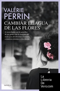 Cambiar el agua de las flores
